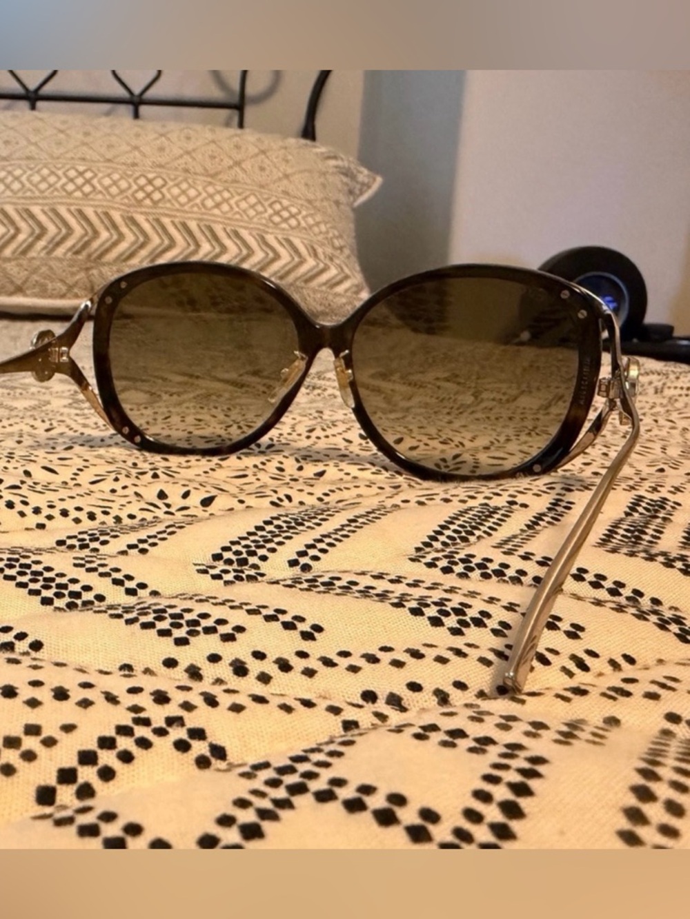 Gucci Gold-Tone Sunglasses Temple with Green, Red Stripes & Logo - Picture 4 of 8